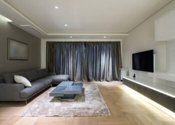 Como escolher tapetes, cortinas e almofadas para ambientes mais acolhedores