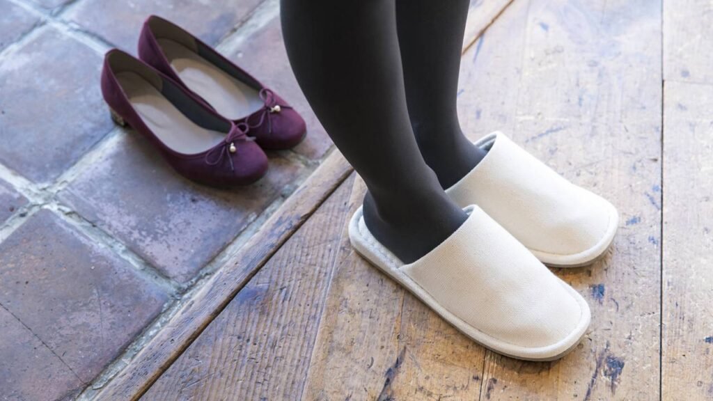 É falta de educação pedir aos convidados para tirarem os sapatos?