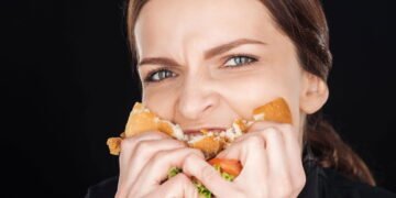 Alimentos criados para viciar? A ciência revela o impacto dos ultraprocessados