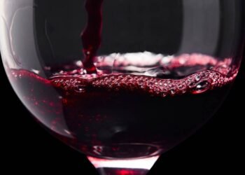 Vinho tinto ajuda o coração? Entenda os efeitos reais