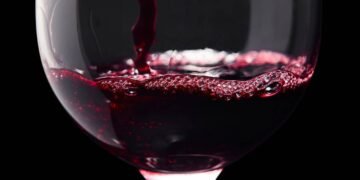 Vinho tinto ajuda o coração? Entenda os efeitos reais