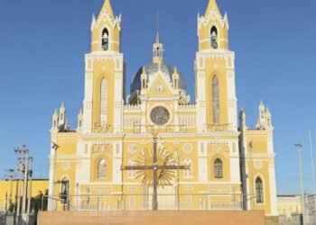 Essa cidade do sertão cearense está emocionando visitantes pela fé e tradição