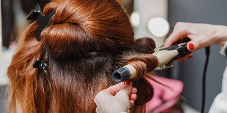 O babyliss opera por meio de um calor extremo para modelar os cabelos - Créditos: depositphotos.com / frantic00