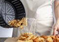 Simples, aprenda a fazer batatas fritas crocantes e douradas na Air Fryer