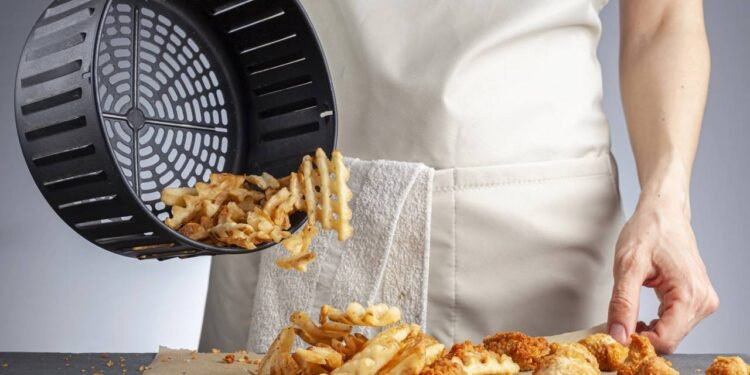 Batatas na air fryer - Créditos: depositphotos.com / grandbrothers