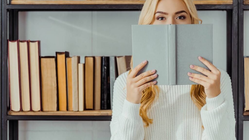 Montar uma biblioteca em casa transforma o lar em um refúgio de calma e inspiração