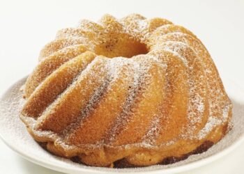 Bolo de liquidificador fácil com apenas 6 ingredientes