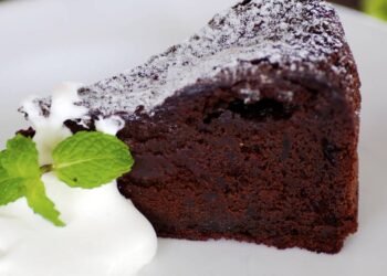 Bolo de chocolate simples no liquidificador