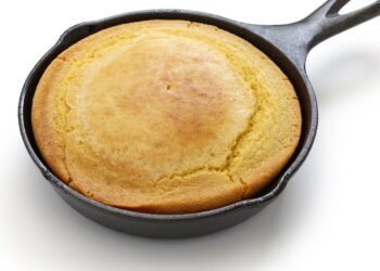 Receita prática de um delicioso bolo de frigideira fica pronto em 20 minutos