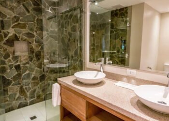 Truques para remover manchas do box do banheiro