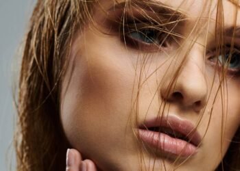 Dicas de reconstrução capilar em casa que deixam o cabelo com brilho de salão