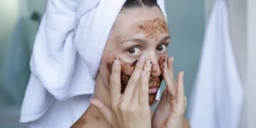 O ritual de beleza sustentável que começa e termina com seu café da manhã