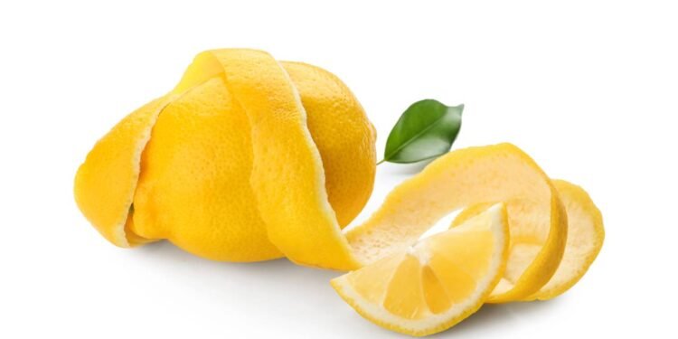 Não jogue casca de limão fora, elas têm um poder de limpeza que você não imagina