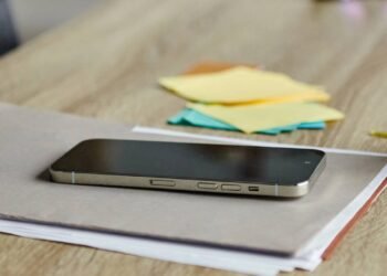 Você não percebe, mas o jeito como coloca o celular diz muito sobre a pessoa