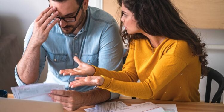 13º salário não é dinheiro extra! O erro silencioso que deixa 53% dos brasileiros no aperto em janeiro