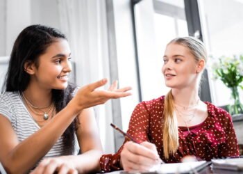 O que significa falar em voz alta quando você está sozinho?