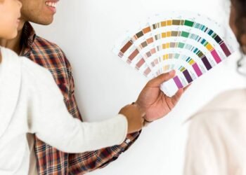 Estas cores transformam salas grandes em espaços apertados