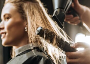 O corte de cabelo ideal para valorizar seu rosto e renovar o estilo