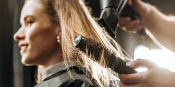 O corte de cabelo ideal para valorizar seu rosto e renovar o estilo