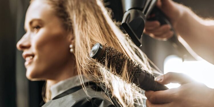 O corte de cabelo ideal para valorizar seu rosto e renovar o estilo