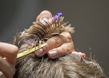 Esse novo tipo de corte está rejuvenescendo mulheres sem precisar de química