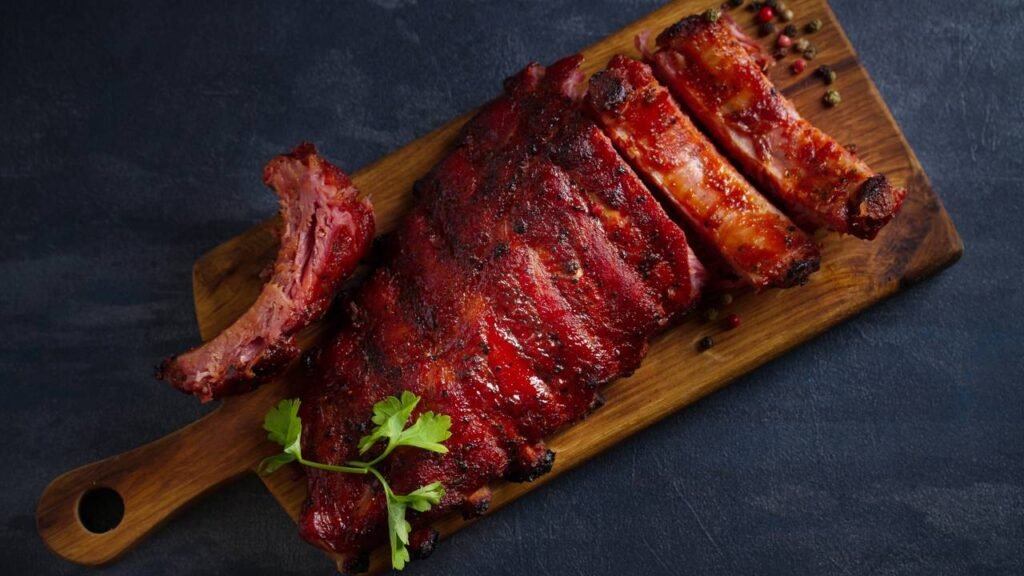 Costela assada no forno que fica macia, dourada por fora e derretendo por dentro