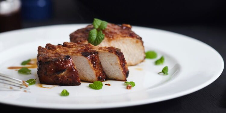 Melhores formas de aproveitar as costeletas de porco - Créditos: depositphotos.com / alexbai