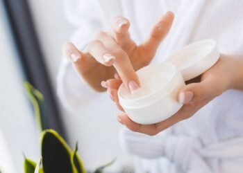 Os melhores cremes de farmácia para reduzir rugas sem gastar muito