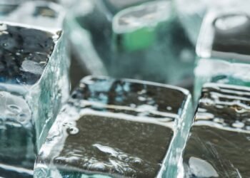 Porque deve usar cubos de gelo para limpar o vaso sanitário