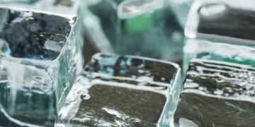 Porque deve usar cubos de gelo para limpar o vaso sanitário