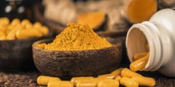 É seguro tomar curcumina? Entenda os riscos