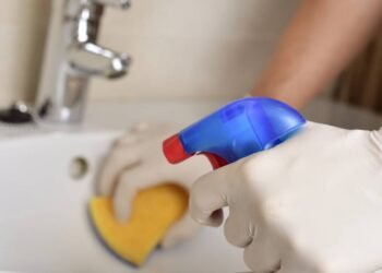 Como fazer desinfetante natural com aroma cítrico que limpa e perfuma a casa inteira