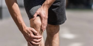 Comecei a fortalecer o joelho em casa e nunca mais senti aquela dor chata ao andar