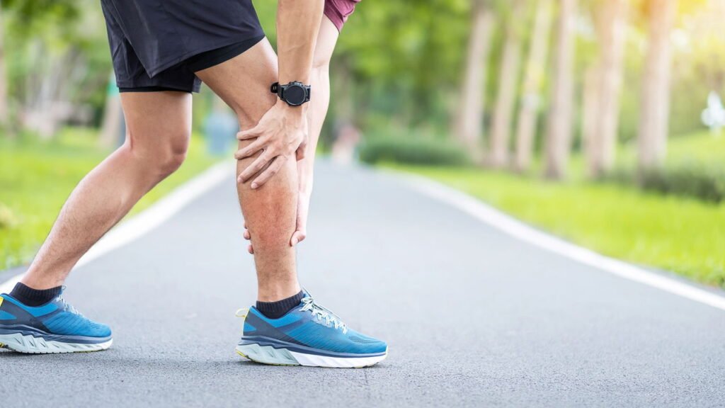 Dói a panturrilha ao andar? Isso resolveu minha dor em poucos dias e sem precisar de remédio