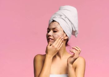 O ritual semanal que destrava sua juventude deixando a pele lisa e novinha