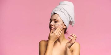 O ritual semanal que destrava sua juventude deixando a pele lisa e novinha
