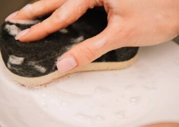 Adeus esponja de cozinha, essa é a forma que está mudando os hábitos domésticos