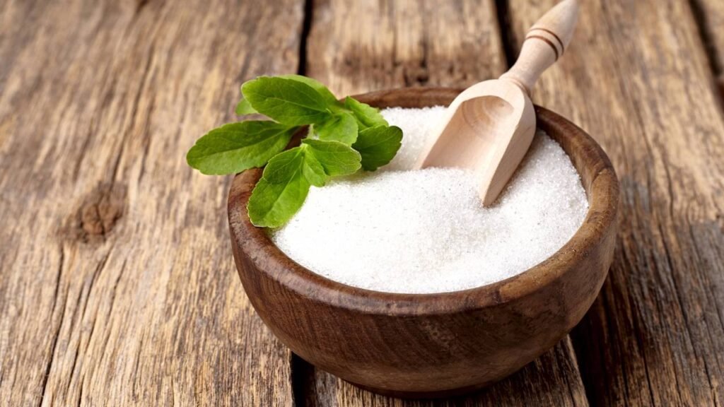 Aprenda a cultivar um adoçante natural direto do seu quintal