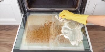 Veja a melhor forma de limpar o seu forno elétrico!