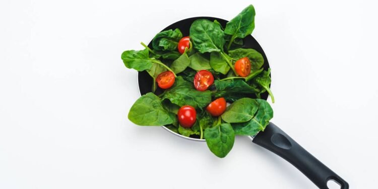 O verdadeiro uso do buraco na frigideira que quase ninguém sabe