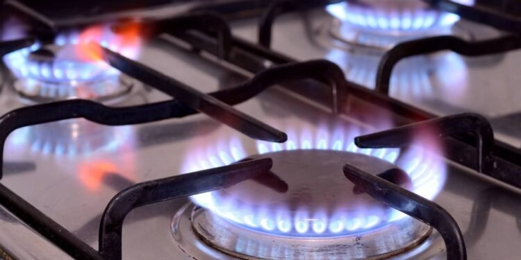 Botijão caro? Veja como o Auxílio-Gás pode aliviar o seu bolso este mês