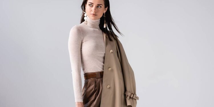 O casaco de gola alta se destaca por ser funcional e estiloso - Créditos: depositphotos.com / VitalikRadko