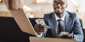 Sempre dá gorjeta? Veja o que a psicologia diz sobre você