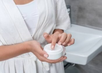 Comprei esses produtos que eliminam manchas, olheiras e rugas por menos de R$ 40