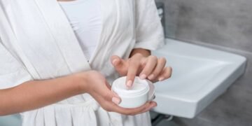 Comprei esses produtos que eliminam manchas, olheiras e rugas por menos de R$ 40