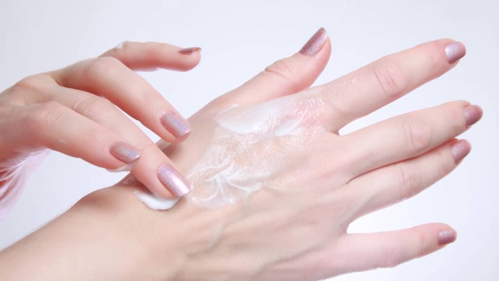 Mãos macias e sem manchas com apenas 2 ingredientes da cozinha