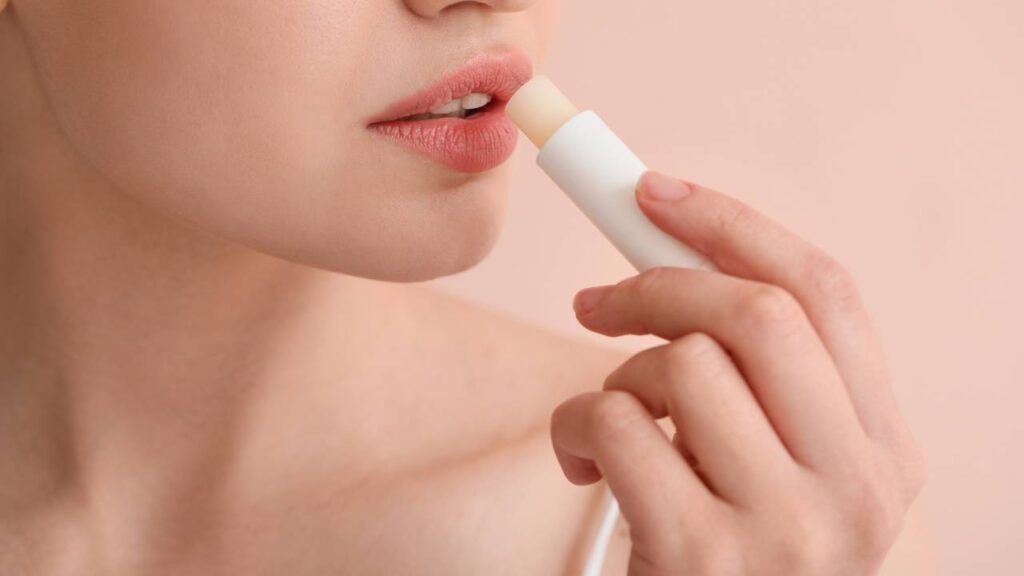 A melhor proteção caseira para evitar rachaduras nos lábios no frio