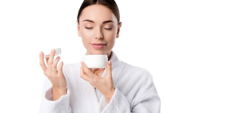 Como escolher hidratantes acessíveis para combater as rugas e flacidez