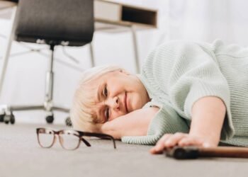 A posição ideal que alivia a pressão baixa em minutos