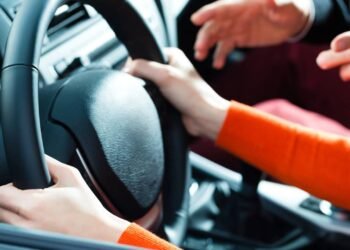 Família de baixa renda tem acesso à CNH de carro ou moto grátis